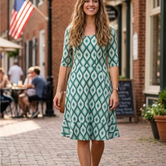 Dieuthanh Haute Couture dress Dresses & Skirts - Women's Teal Geometric Midi Dress with Scoop Neck Dieuthanh Haute Couture dress